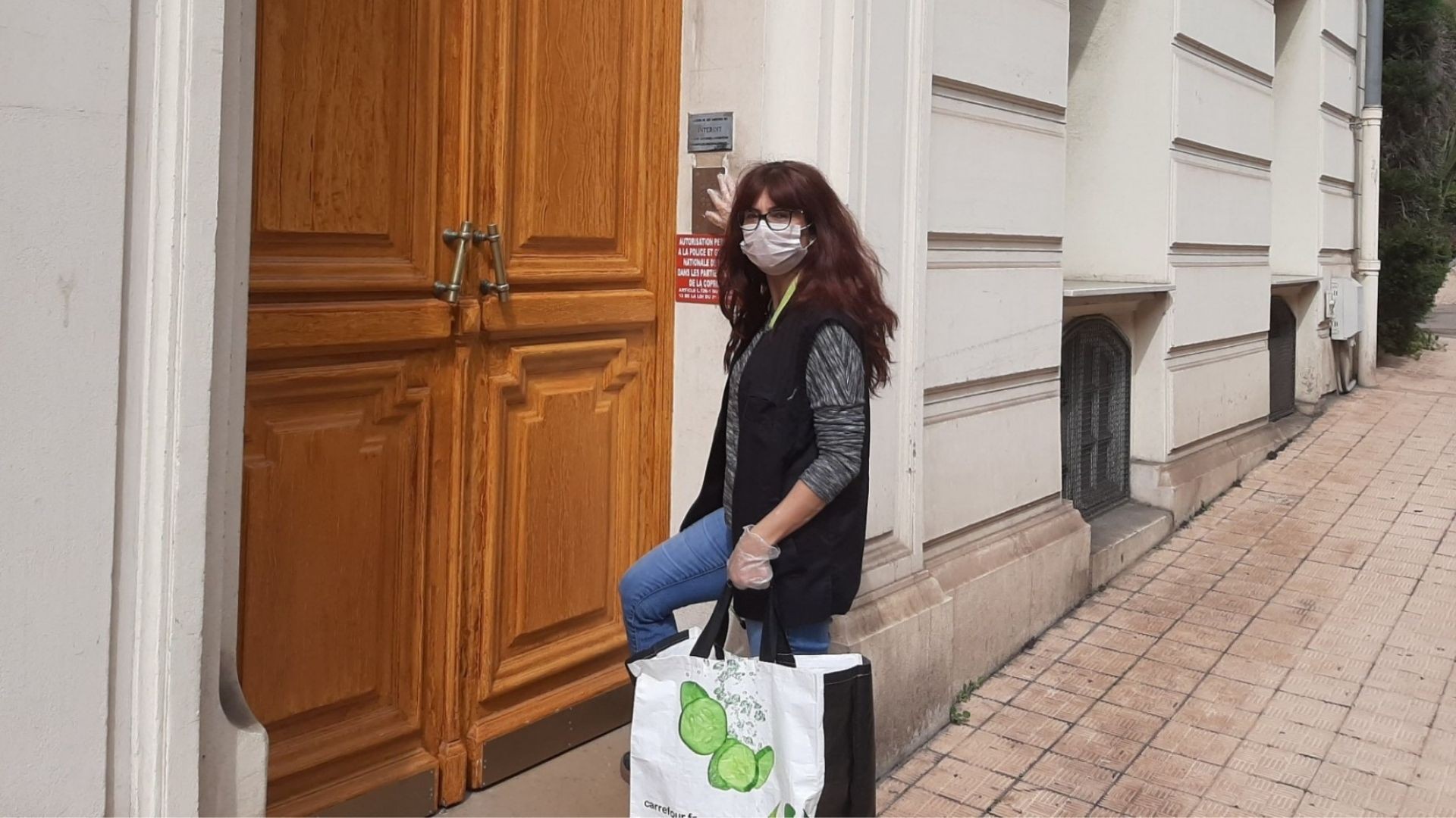 Volunteer making a delivery in Menton.