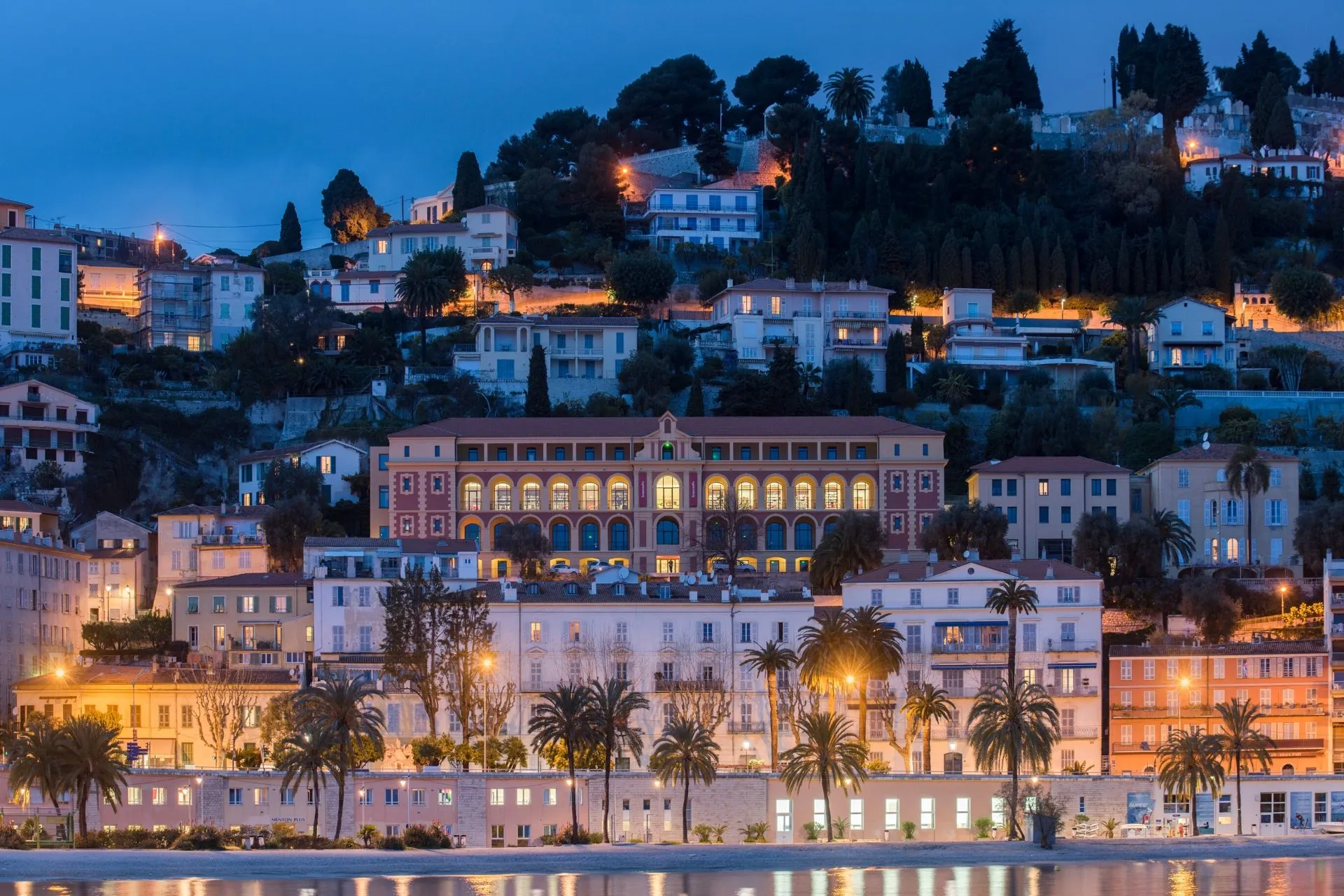 Menton campus at night.