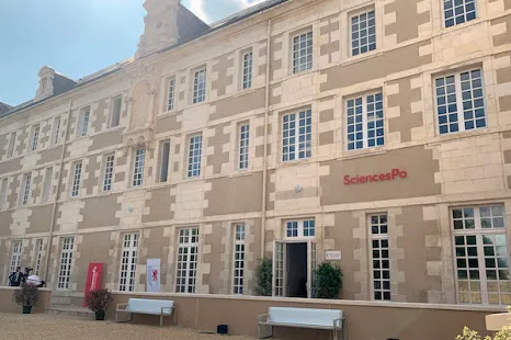 Poitiers campus building