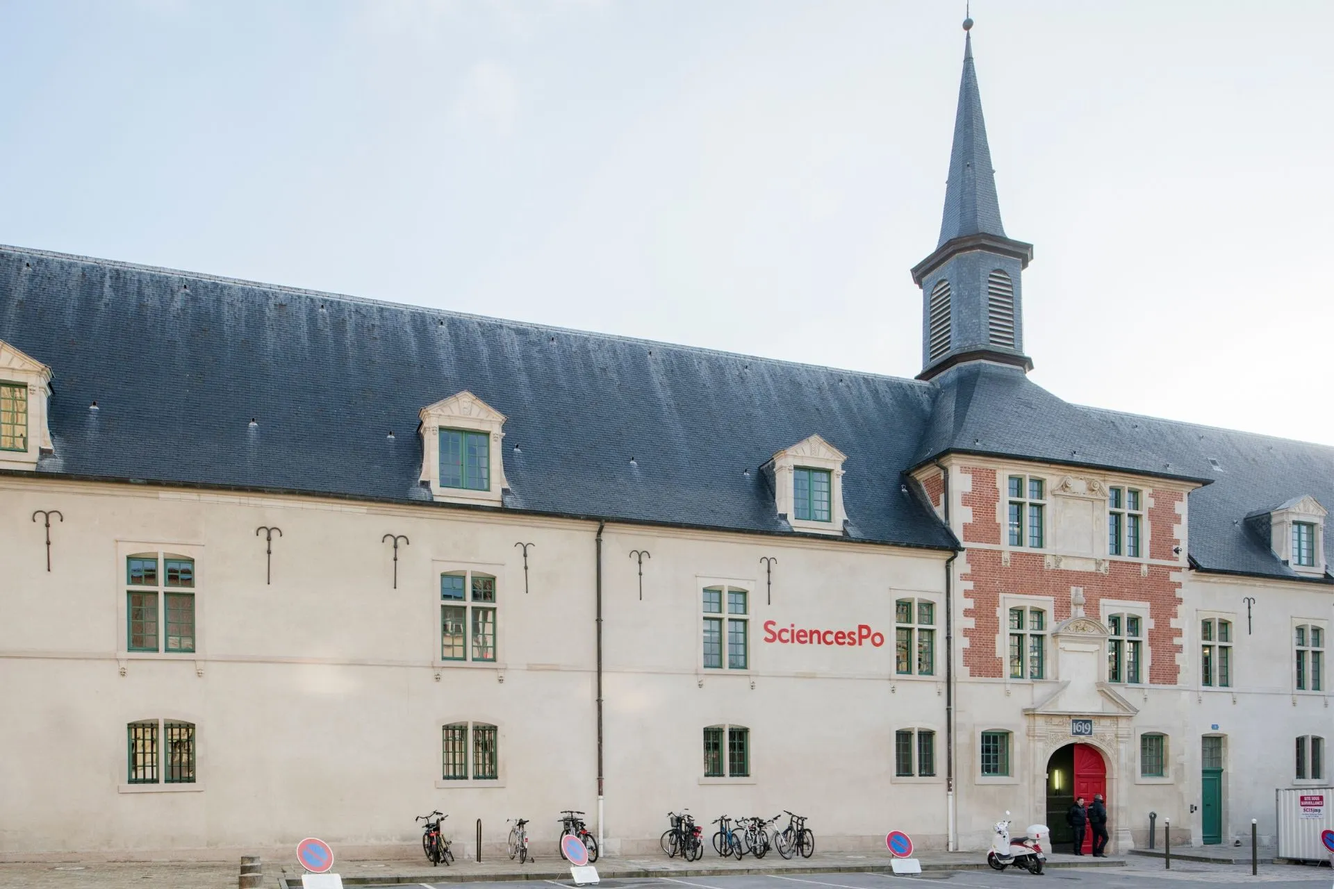Reims campus building
